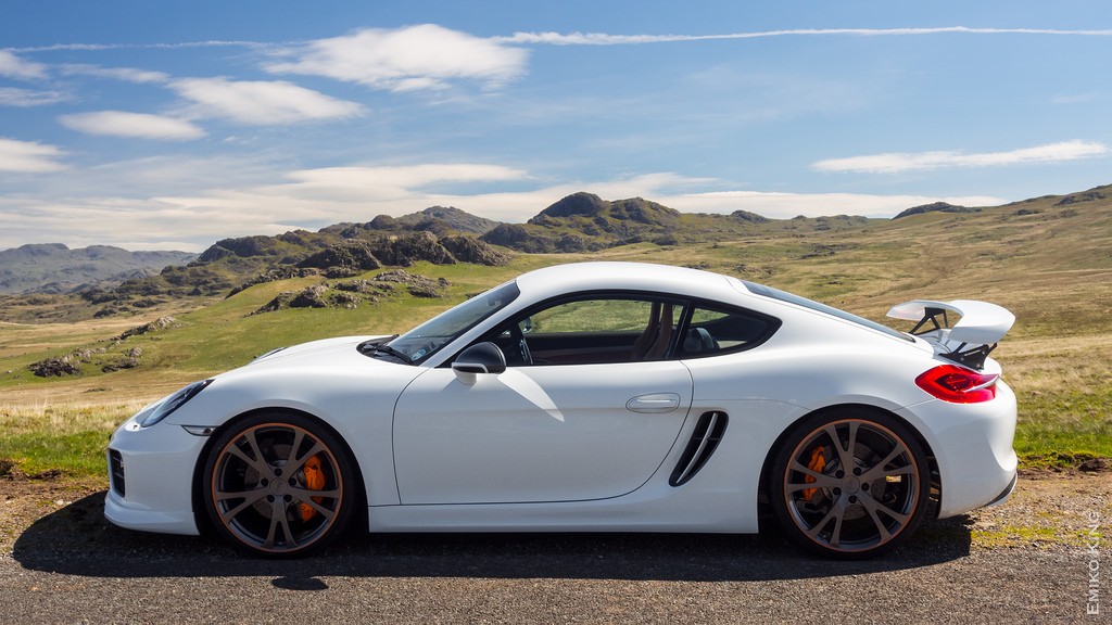 2016-Porsche-Cayman-GT42