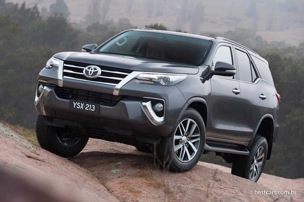 Possante Toyota-Fortuner-03